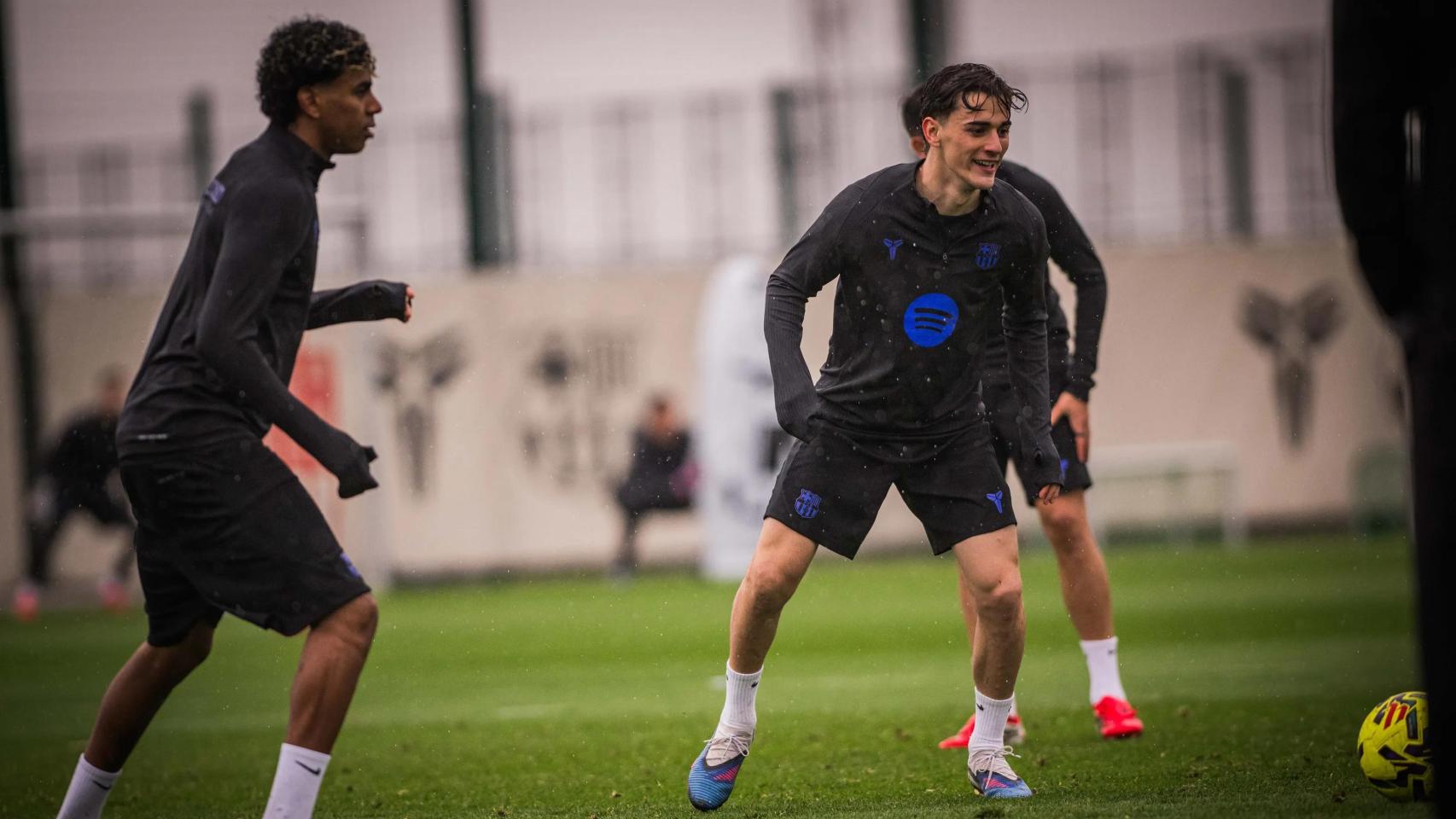 Lamine Yamal y Gavi se entrenan antes de visitar San Mamés