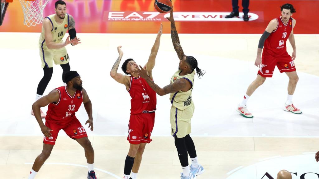 Will Clyburn tira a canasta en el Armani Milan-Barça de basket