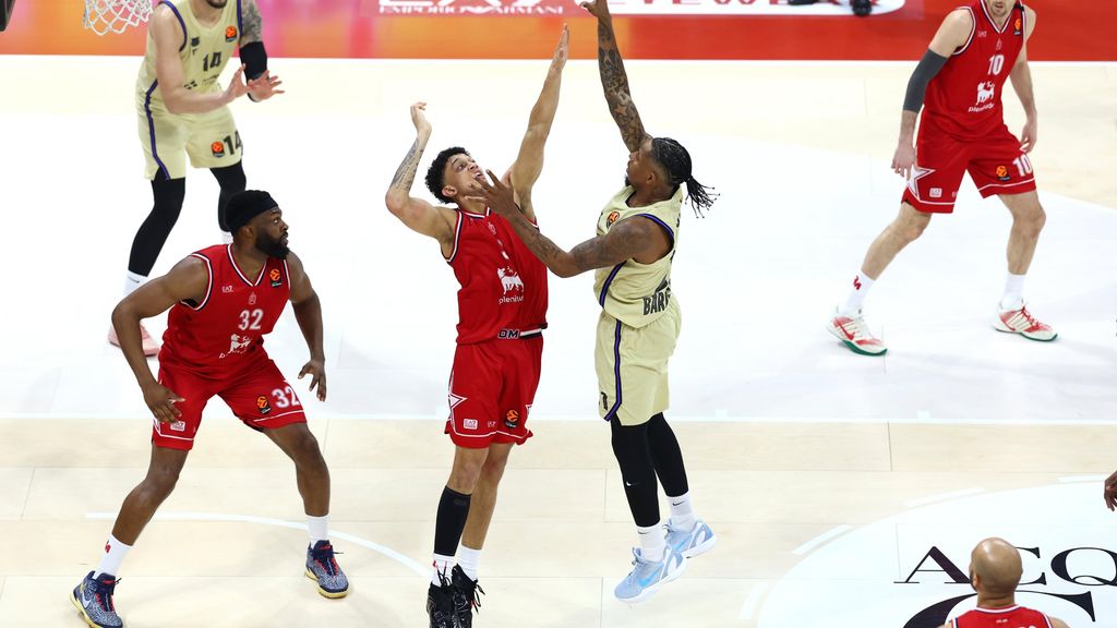 Will Clyburn tira a cistella a l’Armani Milan-Barça de bàsquet