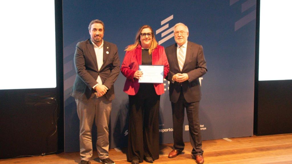 Elena Fort recibe un premio de la Asociación Catalana de Dirigentes del Deporte