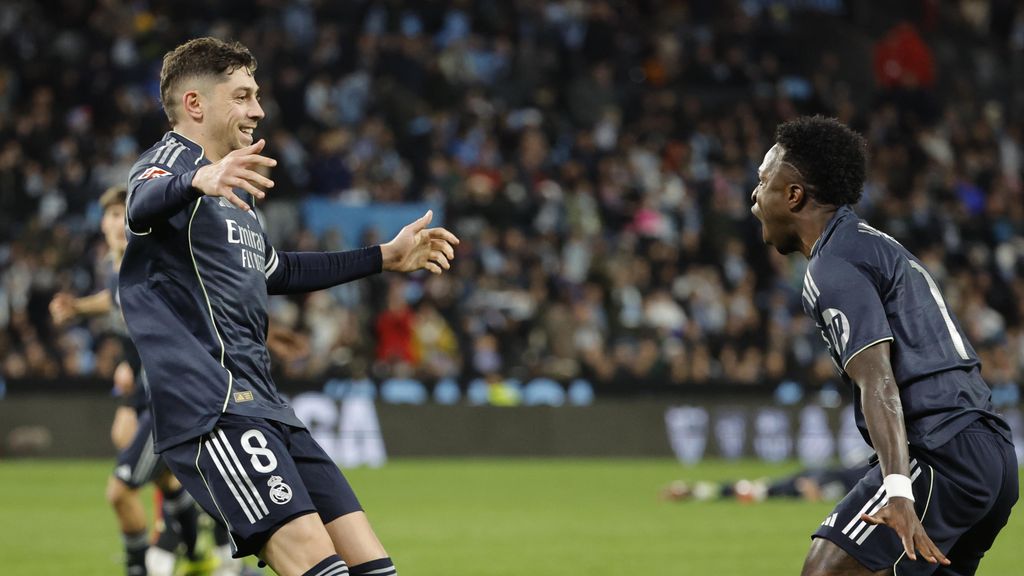Fede Valverde celebra el seu gol de la victòria al Celta-Reial Madrid amb Vinicius Jr