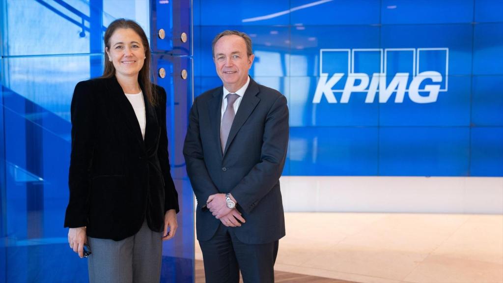 Carmen Marull, sòcia de KPMG Abogados, al costat del soci director de KPMG Abogados, Alberto Estrelles / E