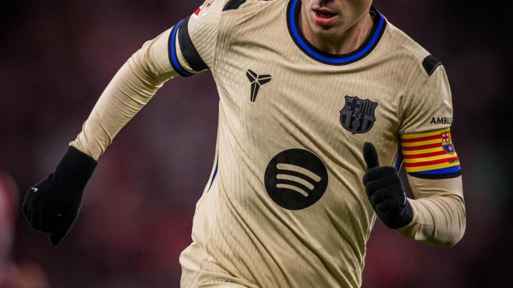 Pedri, con el brazalete de capitán, en el Athletic Club-Barça