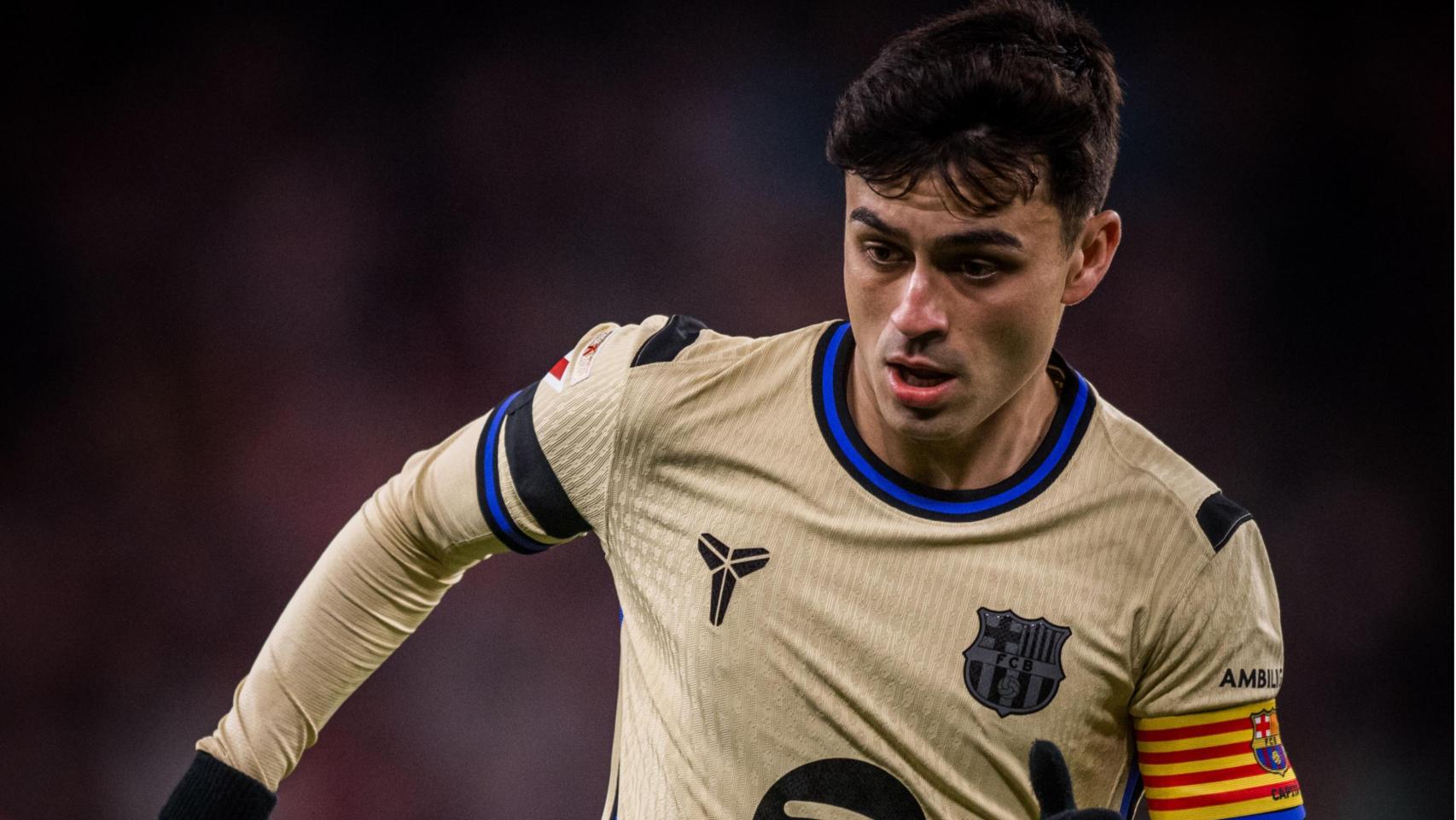 Pedri, con el brazalete de capitán, en el Athletic Club-Barça