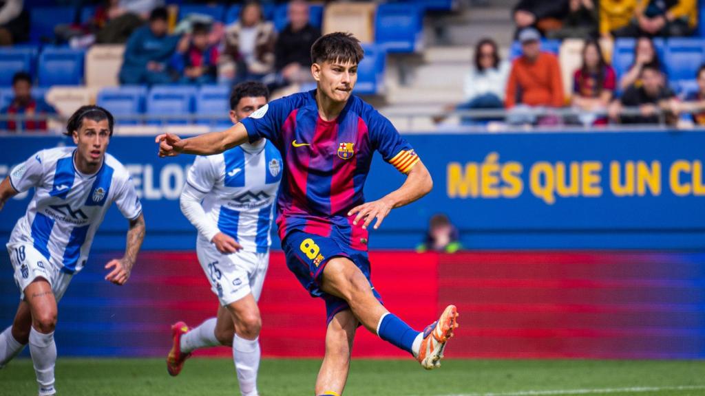 Brian Fariñas marca el penal de l'empat al Barça B-Atlètic Balears