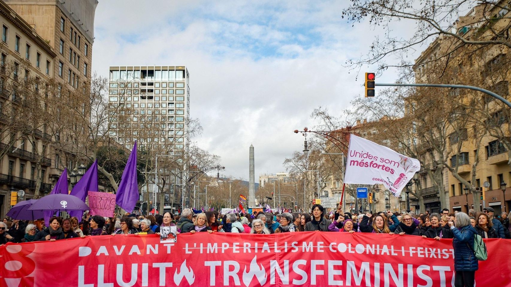 Más de 23.000 mujeres toman las calles de Barcelona en defensa de la ...