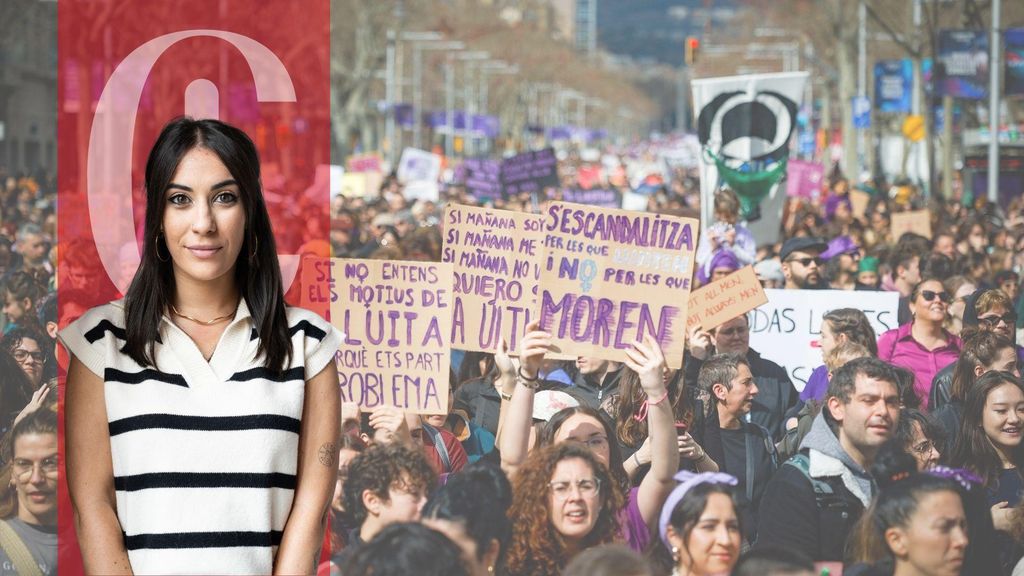 Cientos de personas durante la manifestación convocada por la Assemblea 8M por el Día de la Mujer, a 8 de marzo de 2026, en Barcelona