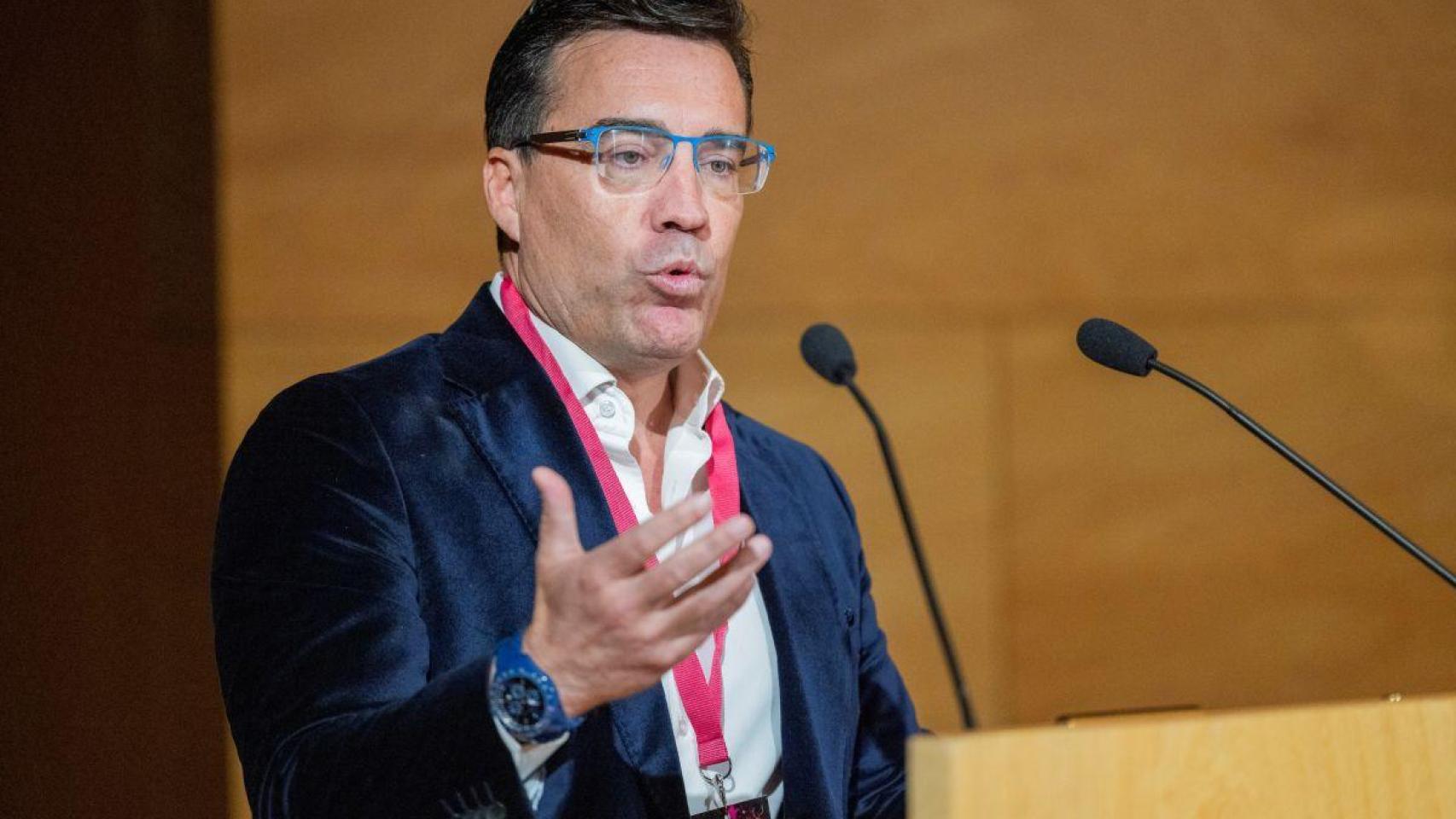 Fotografía del director general de la Fundación Mundial de la Felicidad, Raúl Varela