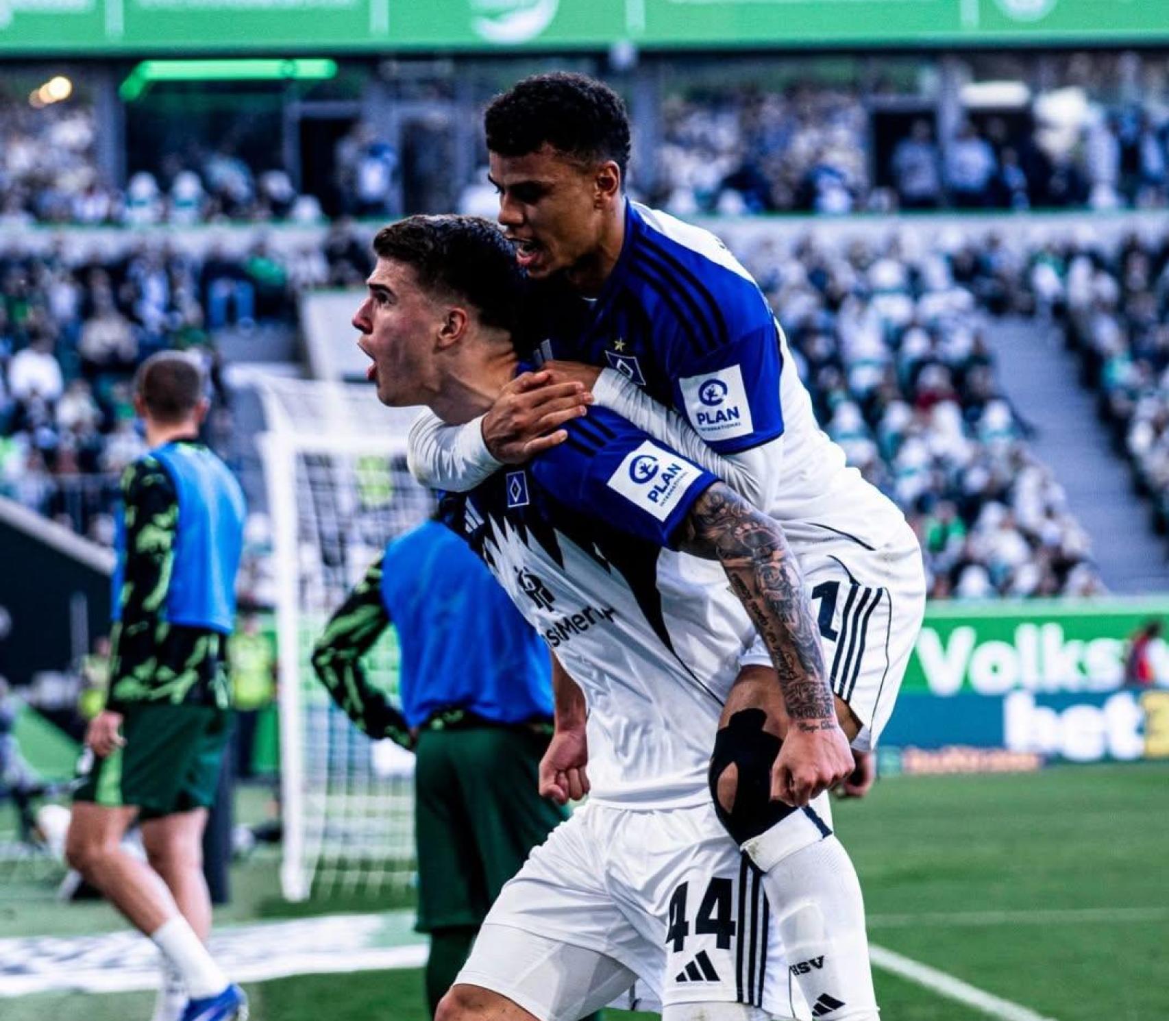 Luka Vuskovic celebra un gol amb l'Hamburg