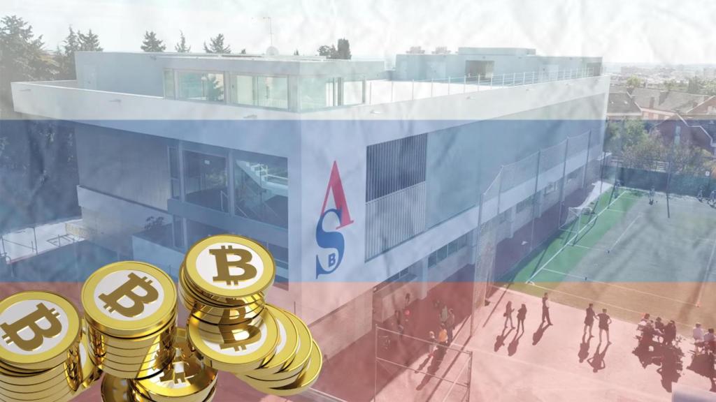 Montaje con la American School of Barcelona, la bandera de Rusia y criptomonedas