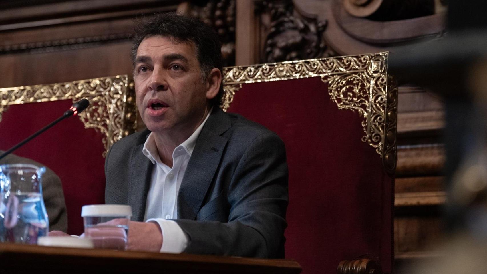 El Síndic de Greuges de Barcelona, David Bondia, durante un pleno en el Ayuntamiento de Barcelona, a 28 de marzo de 2025, en Barcelona