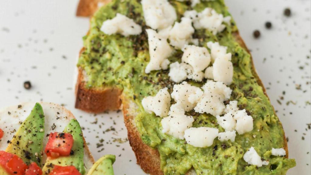 Torrada d'alvocat amb formatge