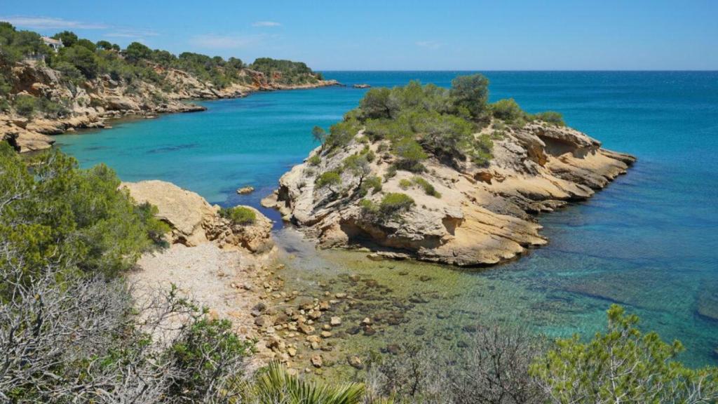 La playa de Tarragona que llama la atención de National Geographic, Cala de l'Illot