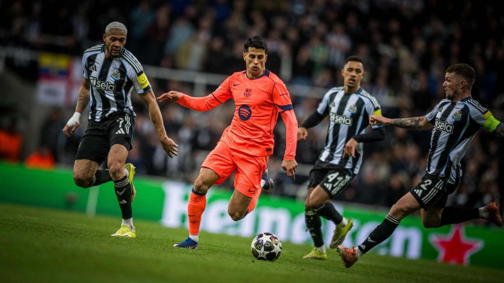Joao Cancelo durante el Newcastle-Barça