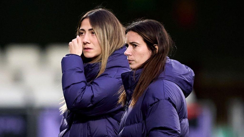 Aitana Bonmatí y Laia Aleixandri antes de un partido con el Barça Femenino