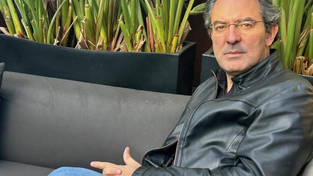 El escritor y periodista Juan Gabriel Vásquez, en la entrevista con 'Letra Global'