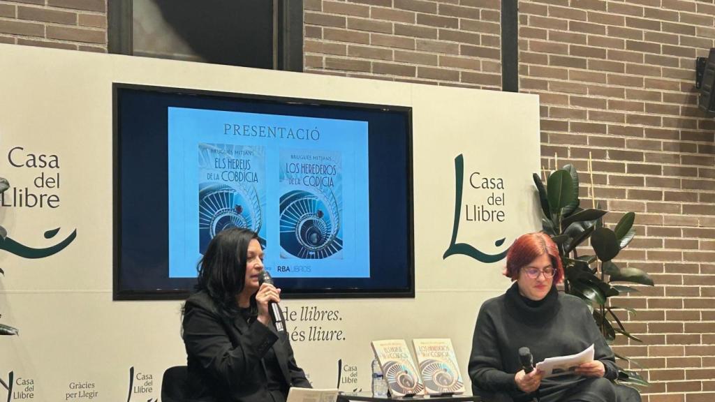 Brugués Mitjans y la editora de RBA, Laia Salvat