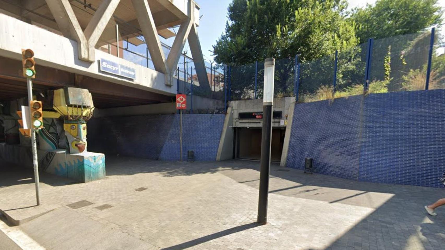 Entrada al metro de Santa Eulàlia, muy cerca de donde sucedieron los hechos