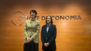 La ministra Elma Saiz y la presidenta del Cercle d'Economia Teresa Garcoa-Milà