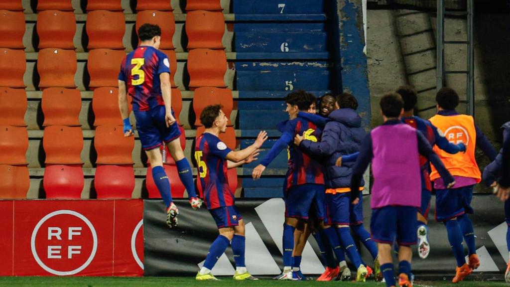 Los jugadores del Juvenil A del Barça celebran un gol de la Copa del Rey contra el Deportivo La Coruña (3-2).jpg