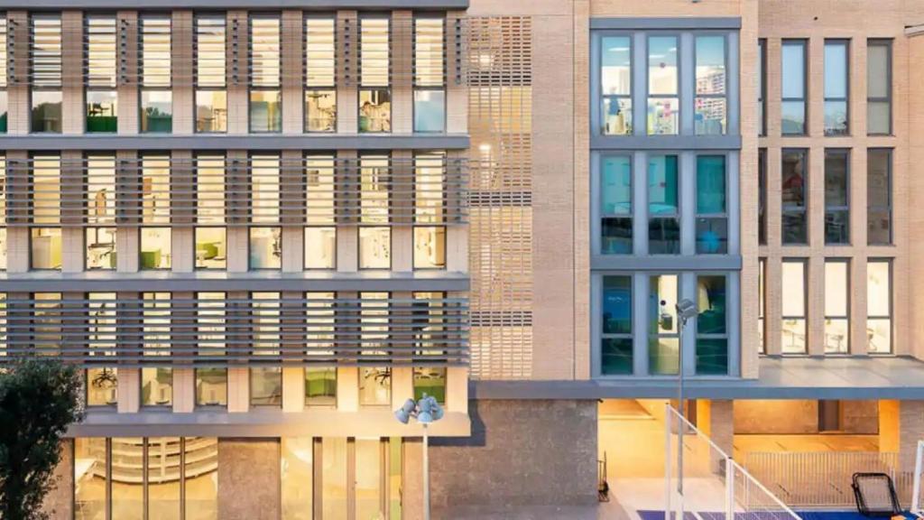 Façana del Benjamin Franklin International School de Barcelona