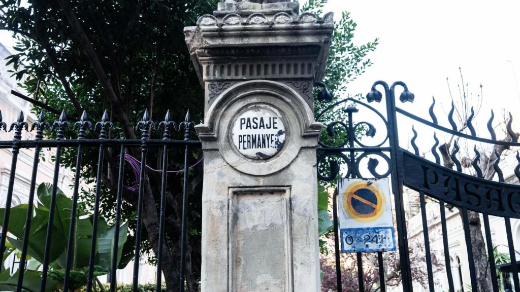 Entrada al passatge Permanyer de Barcelona