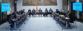 El presidente de la Generalitat, Salvador Illa, y los consellers Albert Dalmau, Alícia Romero y Jaume Duch, se reúnen con PSC-Units, Junts, ERC, PP, Comuns y CUP en el Parlament para abordar las consecuencias de la guerra en Oriente Medio