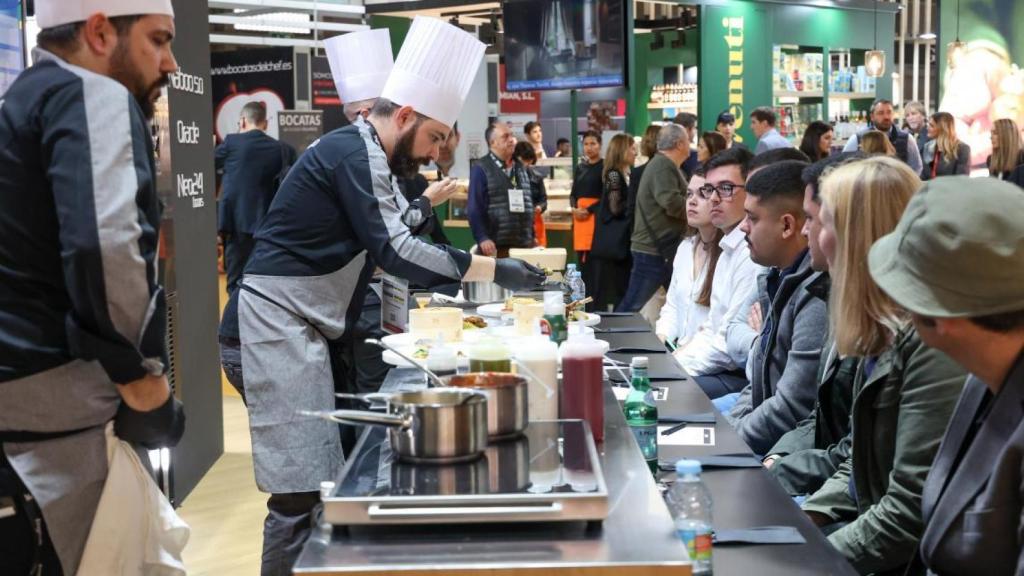 Demostración culinaria en uno de los stands