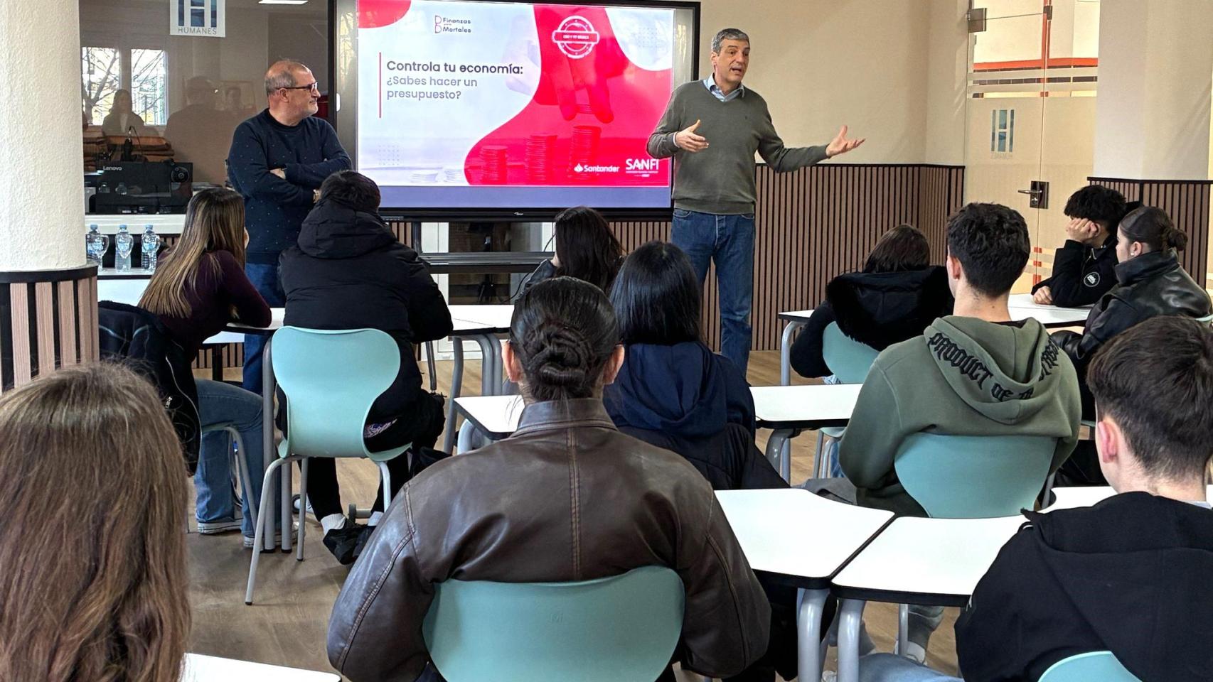 Educación financiera en el IES Humanes con alumnos de Bachillerato