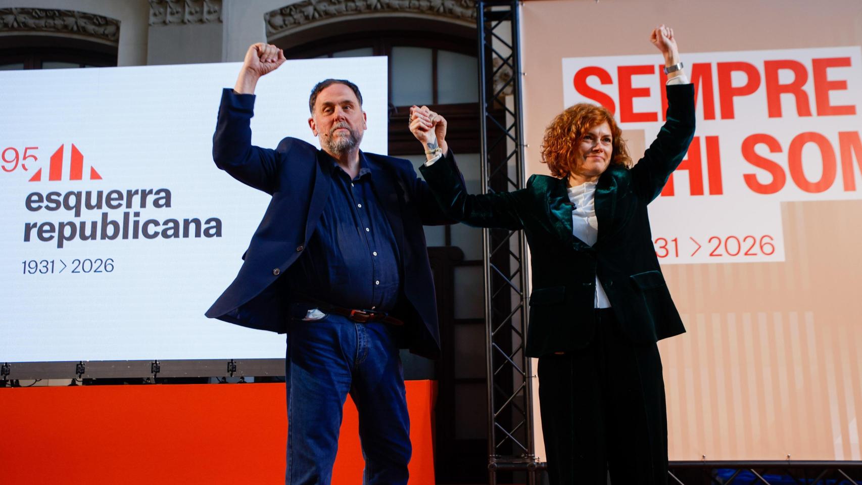 El presidente de ERC, Oriol Junqueras, y la sceretaria general de la formación, Elisenda Alamany, durante el acto de los 95 años de ERC