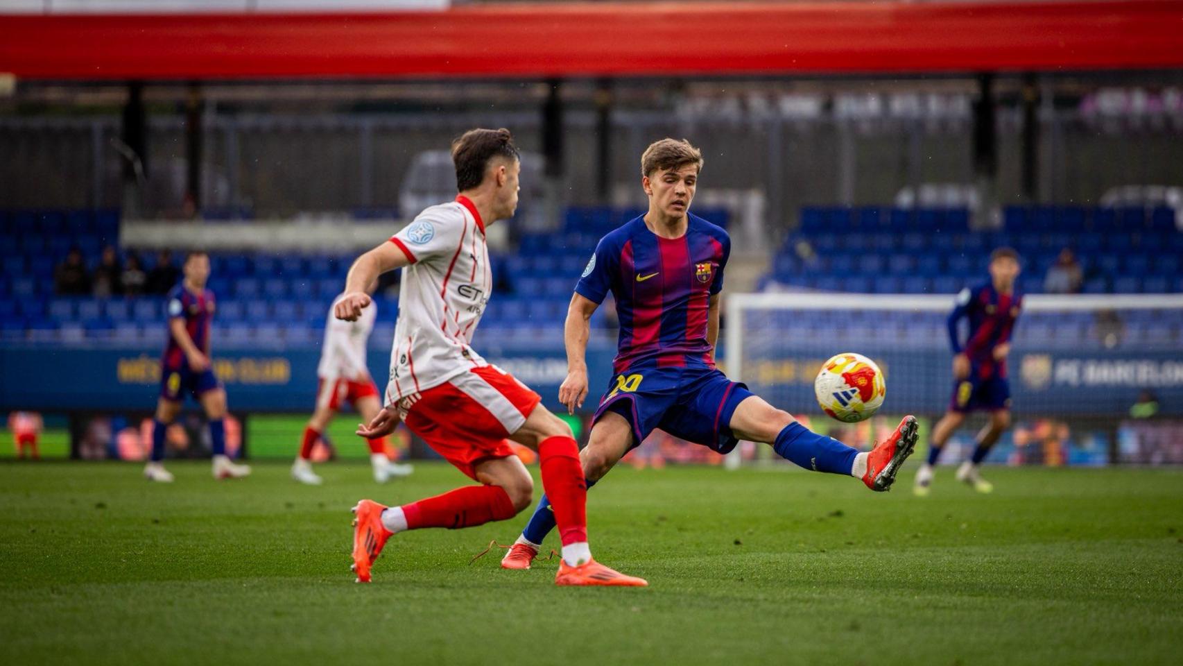 Juan Hernández en el derbi del Barça B contra el Girona B de Segunda Federación.jpg