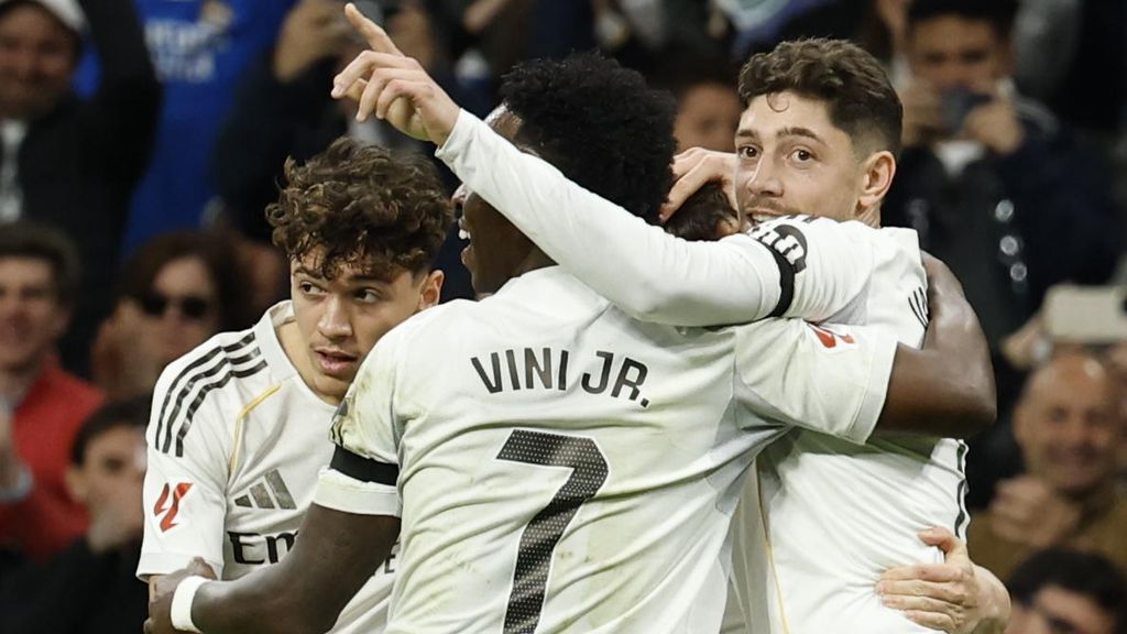 Els jugadors del Reial Madrid celebren el gol de Fede Valverde contra l'Elx