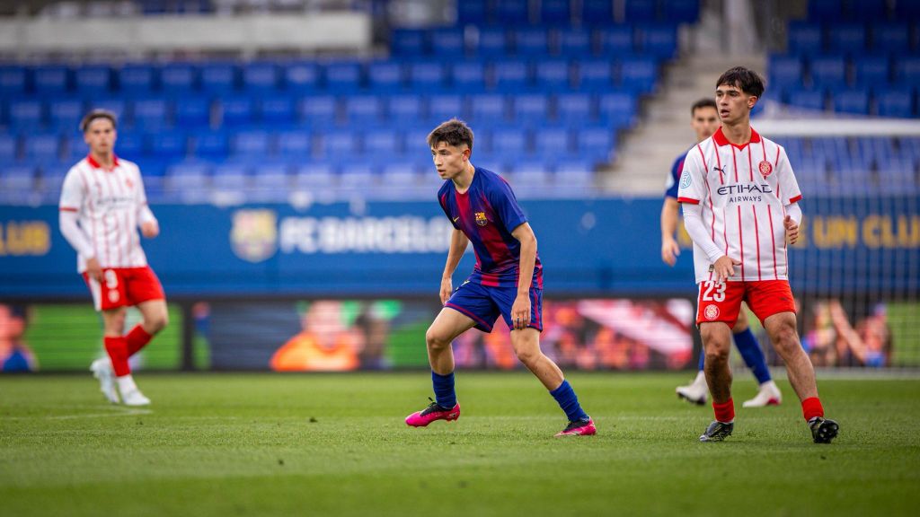 Adam Argemí en el derbi del Barça B contra el Girona B de Segona Federació.jpg