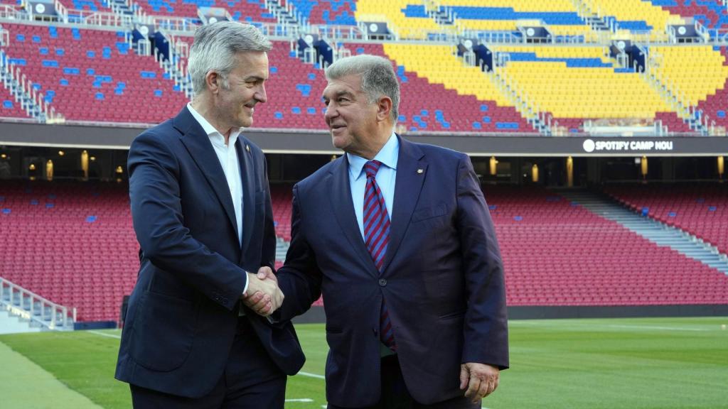Víctor Font i Joan Laporta es donen la mà al Spotify Camp Nou