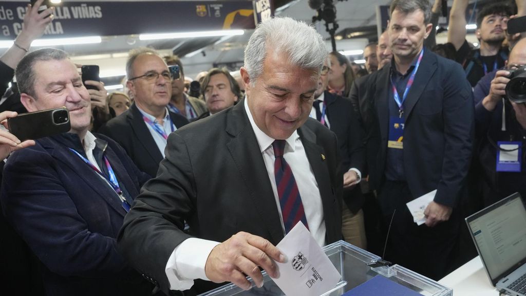 Joan Laporta deposita su voto en las elecciones a la presidencia del Barça