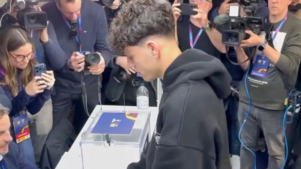 Héctor Fort vota en las elecciones presidenciales del Barça del 15M