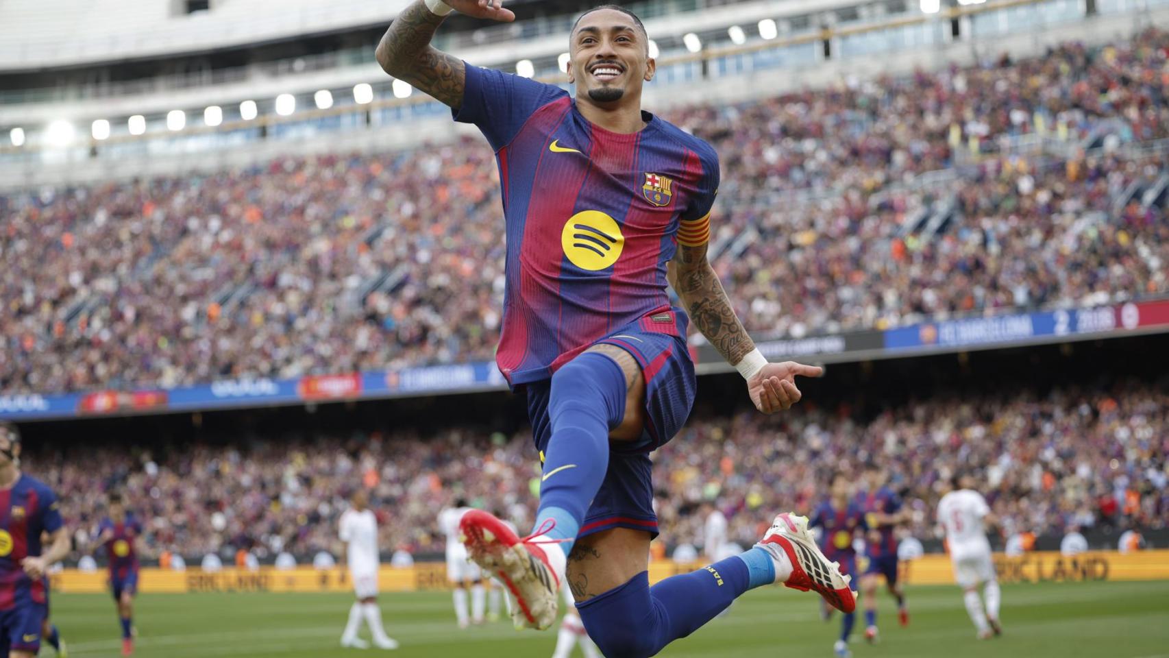 Raphinha celebra un gol ante el Sevilla