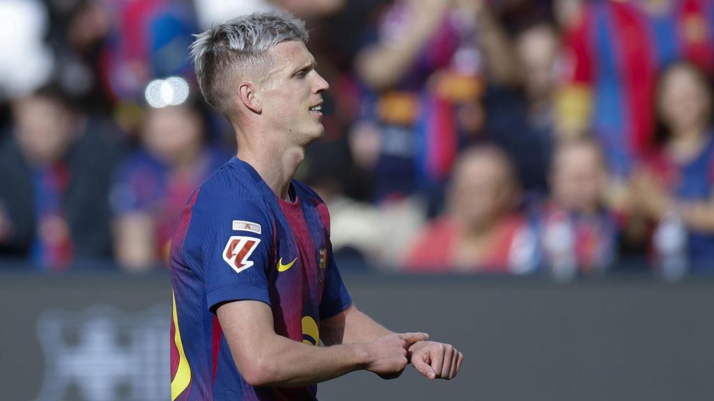 Dani Olmo hace su mítica celebración tras marcar al Sevilla