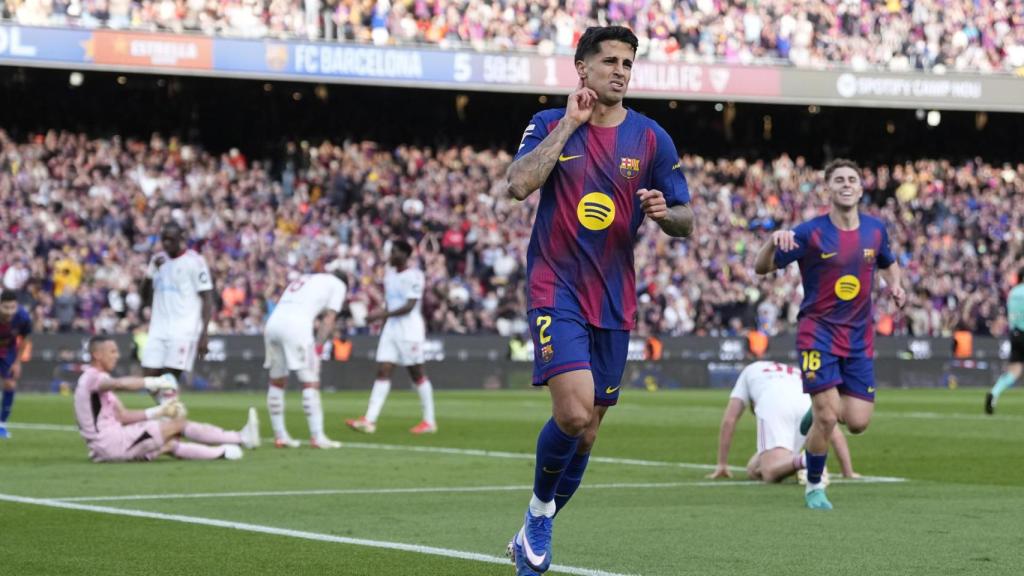 Joao Cancelo celebra su gol ante el Sevilla