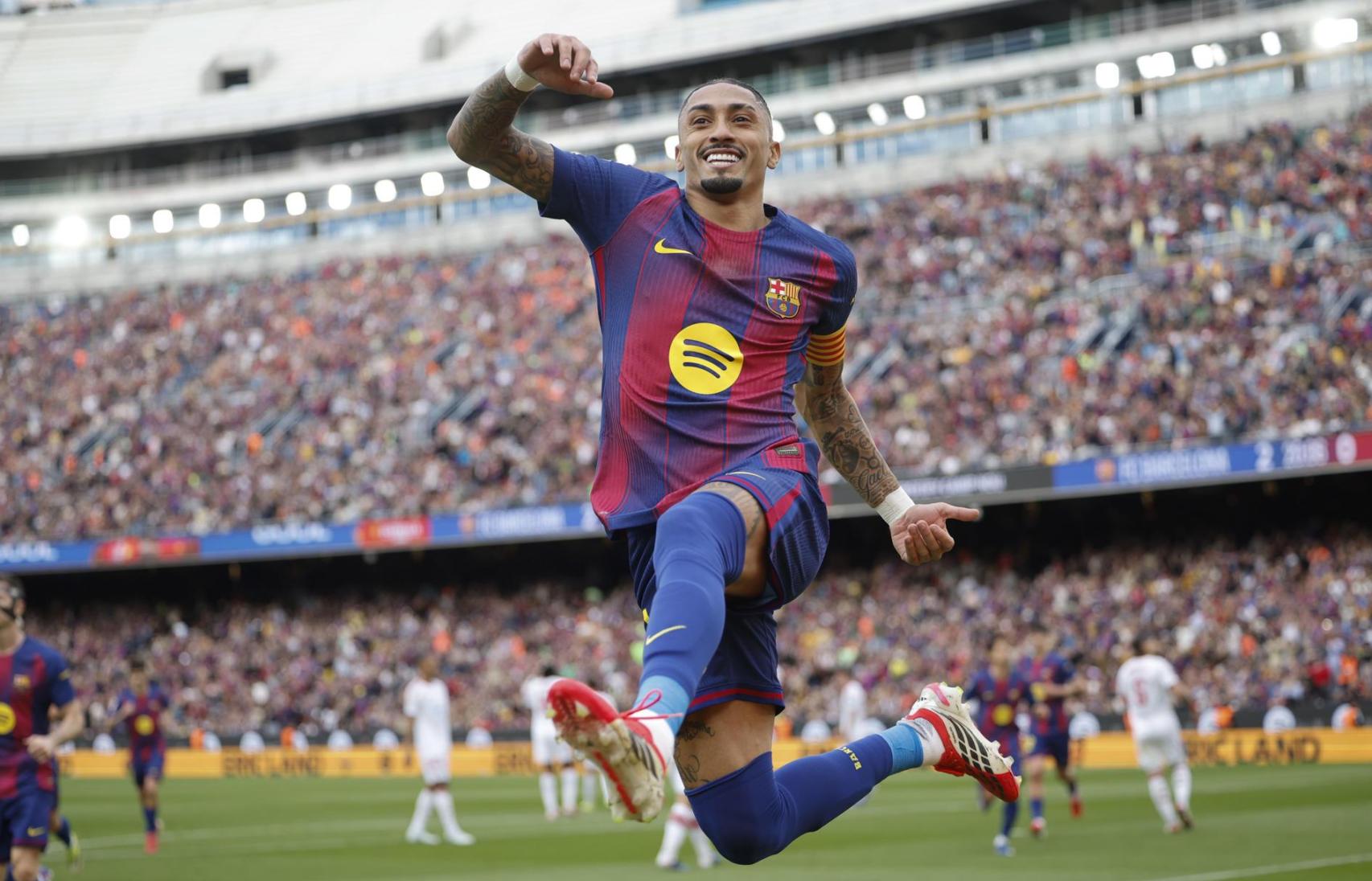 Raphinha celebra un gol ante el Sevilla