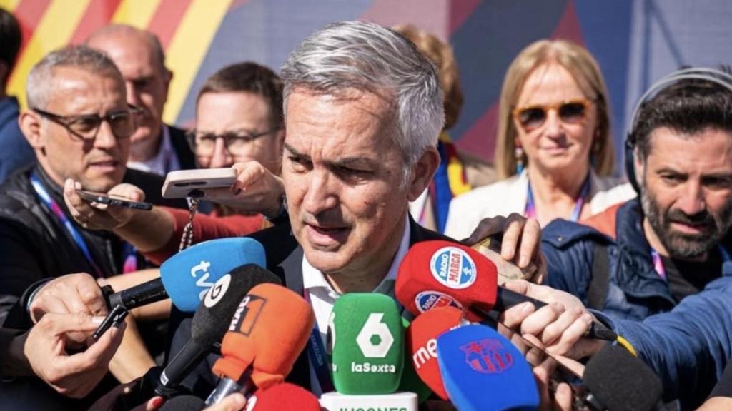 Víctor Font compareix davant dels mitjans durant la jornada electoral del 15 de març de 2026