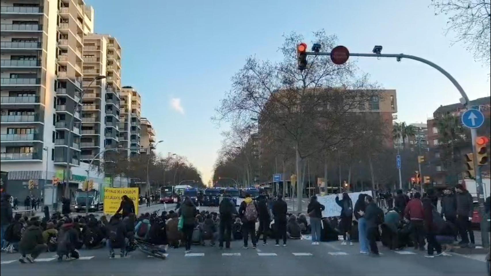 Los profesores en el corte de la Gran Via
