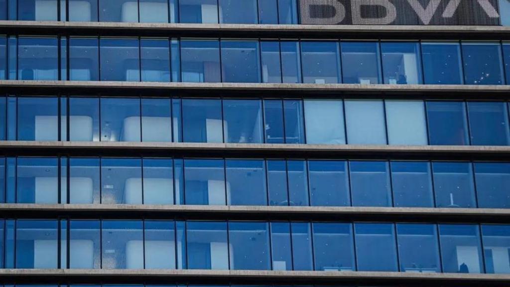 Fachada de la sede corporativa del BBVA, en el distrito de Las Tablas en Madrid.