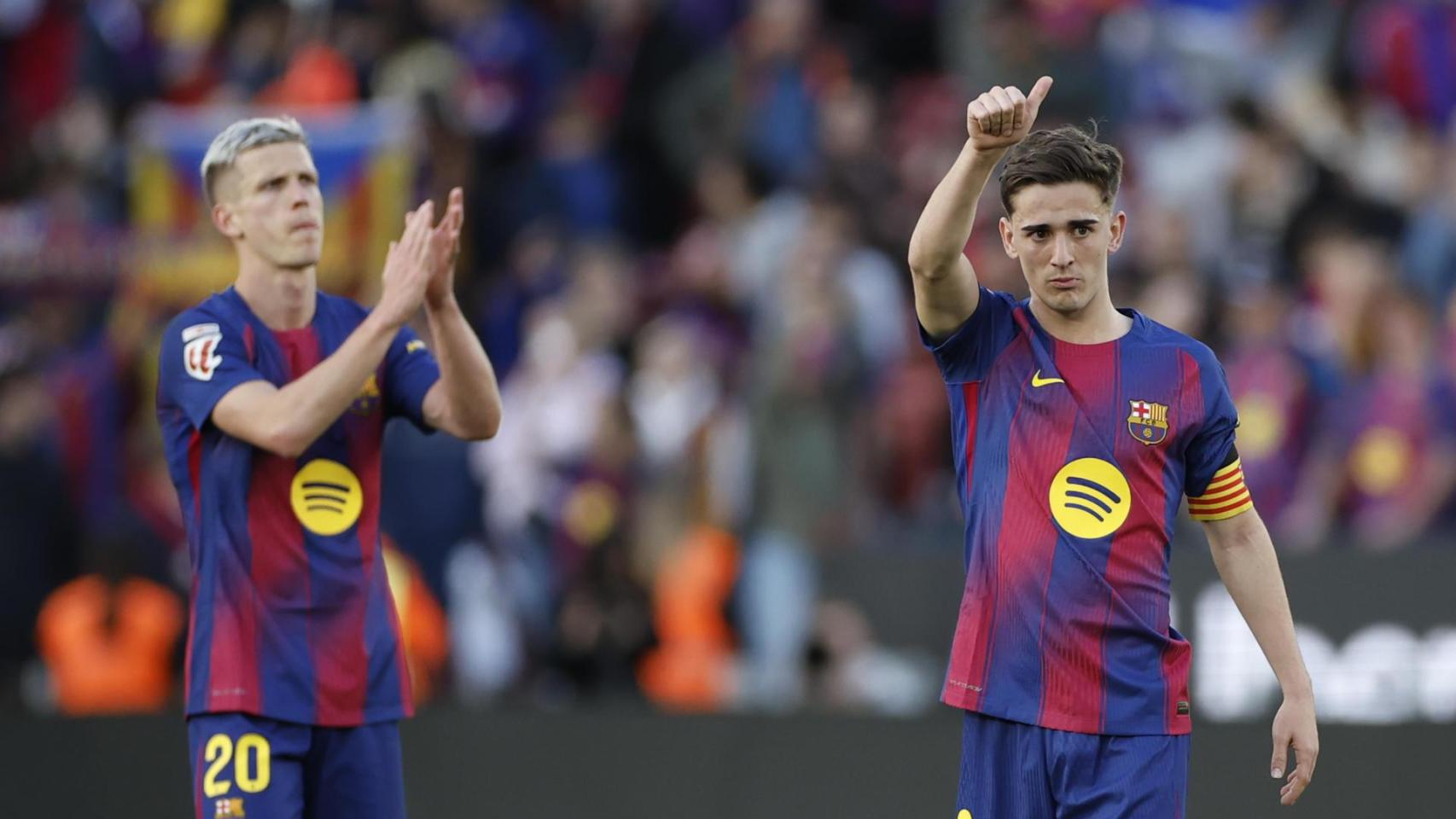 Dani Olmo aplaude a Gavi.jpg