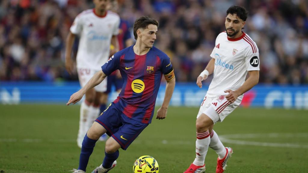 Gavi, en acción contra el Sevilla