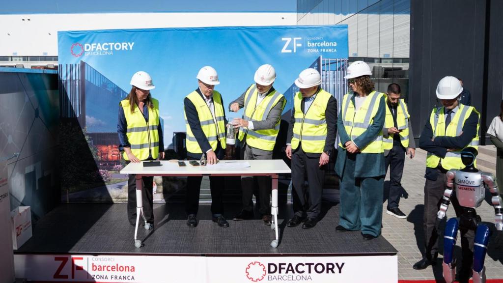 Acto de colocación de la primera piedra de la ampliación del DFactory, en la Zona Franca de Barcelona