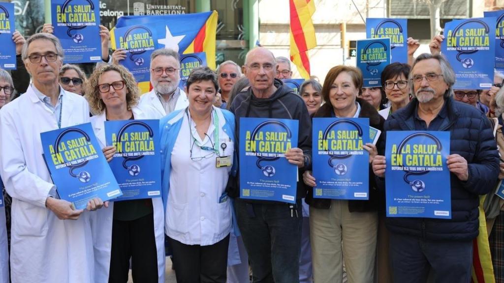 La ANC, con su presidente Lluís Llach en el centro de la imagen, lanza una campaña para delatar a médicos que no usan el catalán