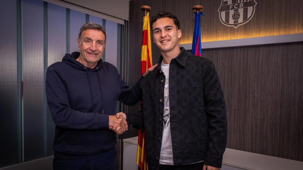 Álvaro Cortés signa la seva renovació amb el Barça
