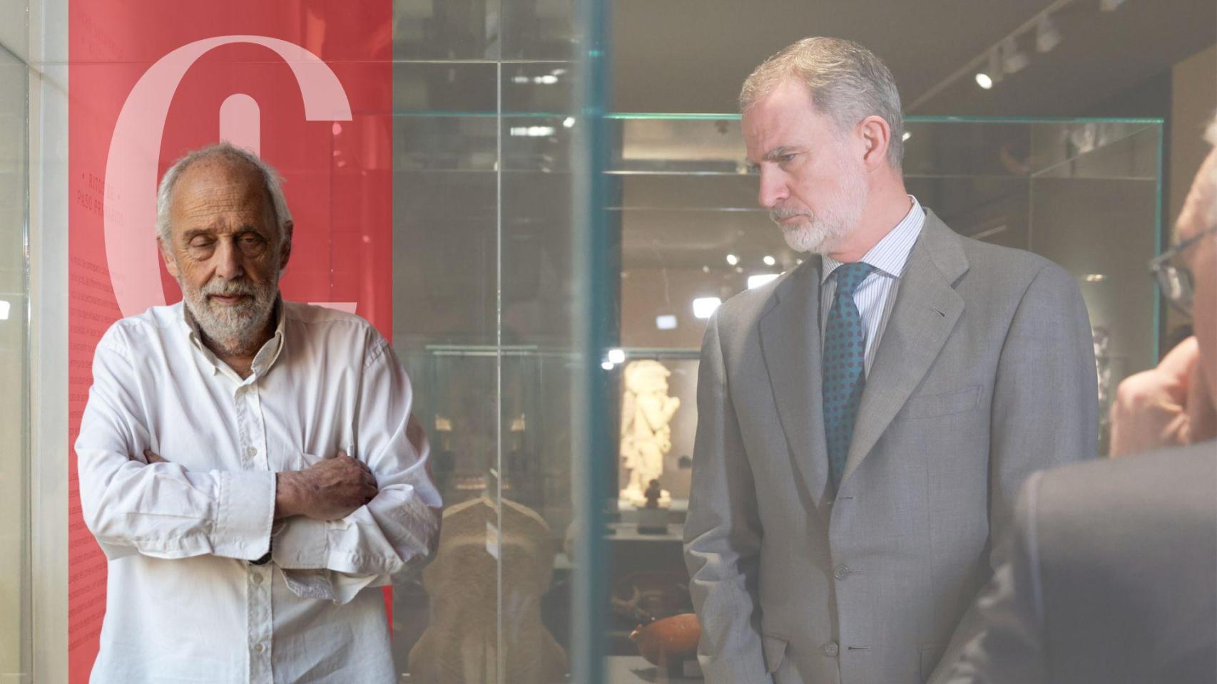 Josep Maria Cortés y una imagen de Felipe VI en la exposición 'La mitad del mundo. La mujer en el México indígena'
