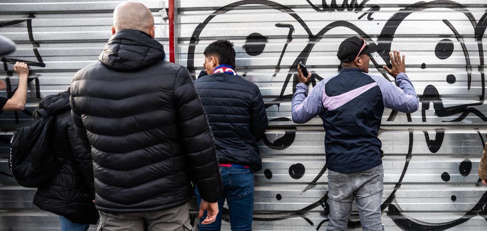 Varios de los identificados por venta ambulante de entradas en el Camp Nou